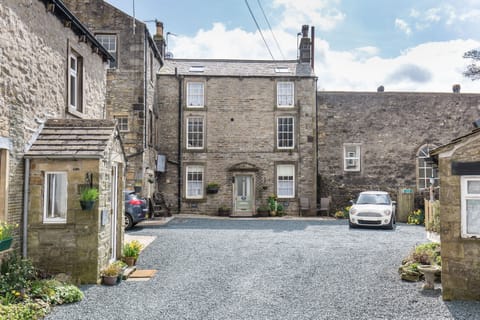 Period comfort with allocated car parking, in a peaceful courtyard just off Grassington main square