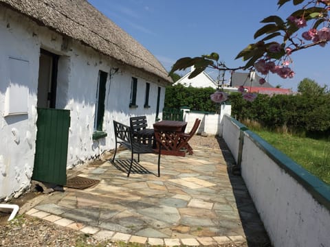 The terrace
(sun-loungers available)