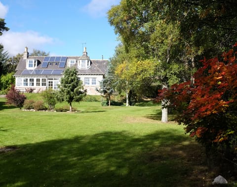 Sunnybrae House and garden