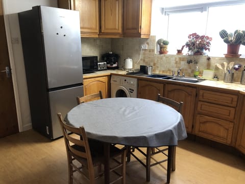 Well equipped kitchen. Double oven, 5 ring hob, dish & clothes washer, microwave