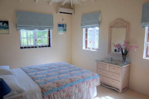 3 bedrooms, in-room safe, iron/ironing board, WiFi