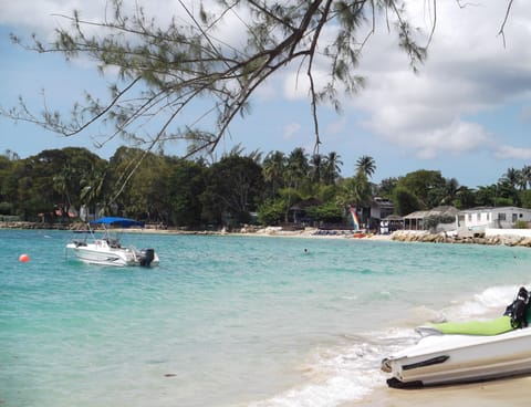 Beach nearby, sun loungers, beach towels