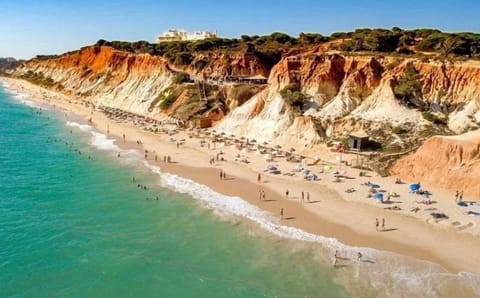 Beach nearby, sun loungers, beach towels