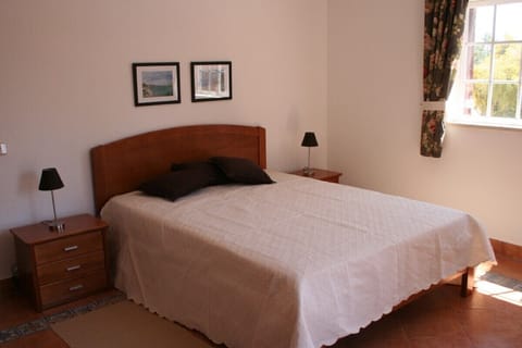 4 bedrooms, WiFi, bed sheets, wheelchair access