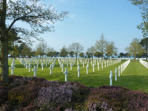 D-Day Beaches and American Cemetery in easy reach