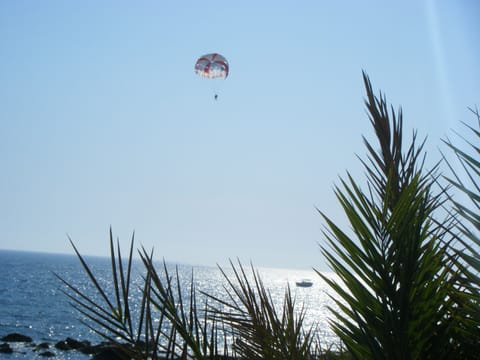 Beach nearby, sun loungers, beach towels