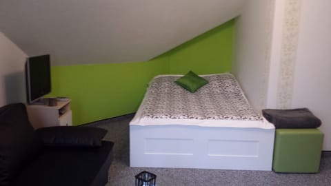 1 bedroom, bed sheets, wheelchair access