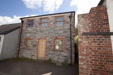 Yes, you can fit a big car. A rare find in old town Padstow