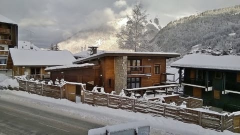 Detached chalet in central Morzine, with parking for two cars.