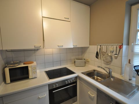 Oven, dishwasher, highchair