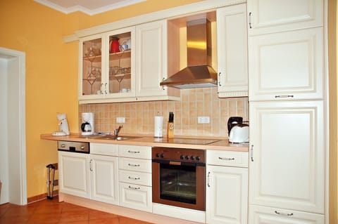 High-quality, fully equipped kitchen