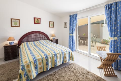 4 bedrooms, in-room safe, iron/ironing board, free WiFi