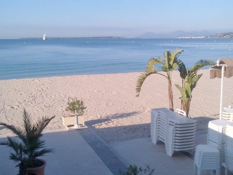 Beach nearby, sun loungers