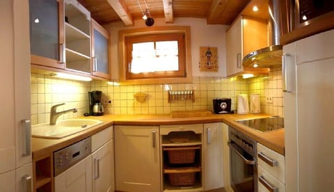 Fully furnished kitchen