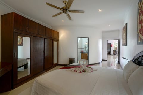 Bedroom 4 with a king-size bed, air-conditioning and en-suite bathroom.