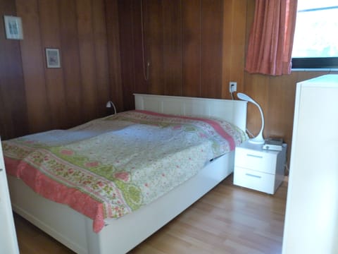 3 bedrooms, iron/ironing board, travel crib, free WiFi