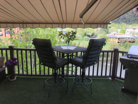 Upper deck with awning extended