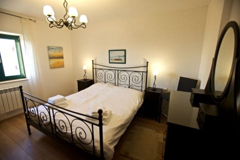 6 bedrooms, in-room safe, iron/ironing board, WiFi