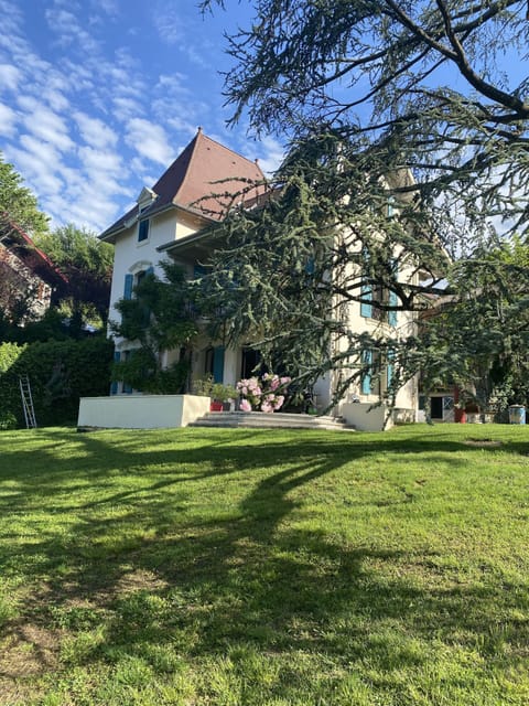 The house & its garden