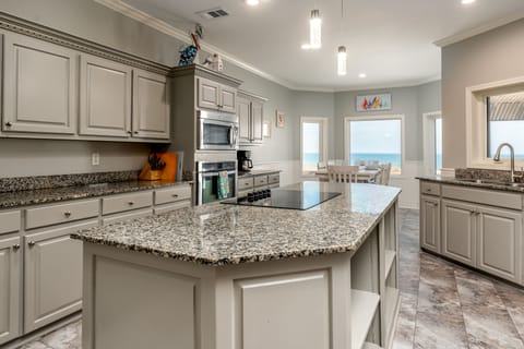 Tidal Wave Large Kitchen Fully Equipped