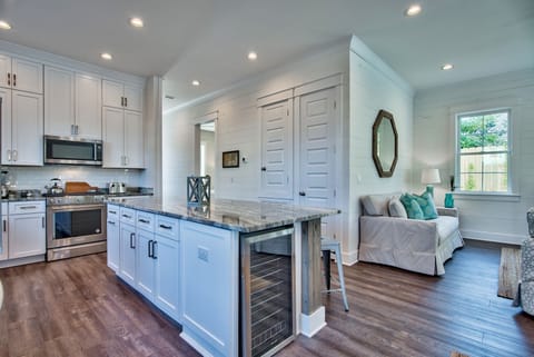 Large Open Kitchen w/ Bar Seating for 5, All Stainless Steel Appliances, Wine Fridge