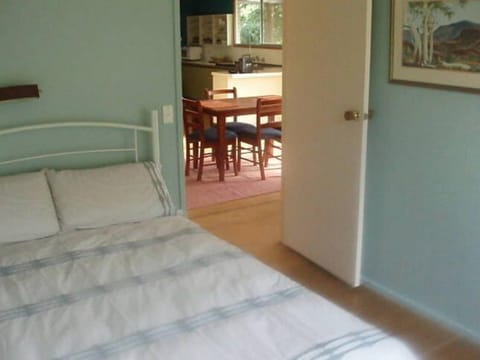 2 bedrooms, iron/ironing board, bed sheets