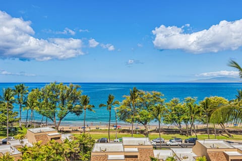 Beach nearby, sun loungers, beach towels