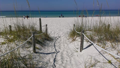 Beach nearby, sun loungers, beach towels