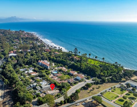 Prime location to Butterfly Beach