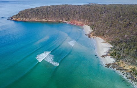 Beach nearby, sun loungers, beach towels