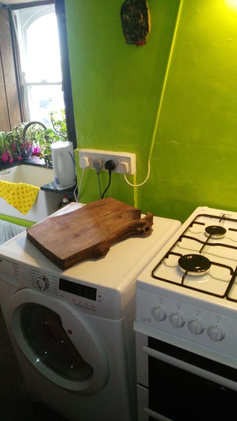 Gas Cooker, Washer/Dryer & Chopping Board by local Craftsman/Artist Andy Whelan