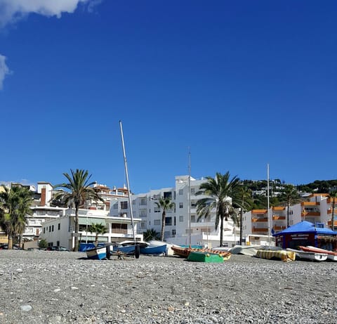 Beach nearby, sun loungers