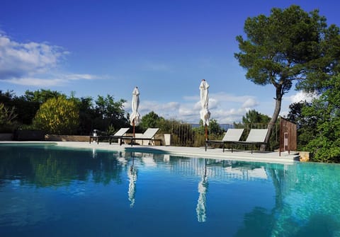 Infinity pool : heated and secured with an electric shutter