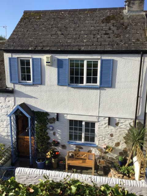 Front view of Jasmine Cottage