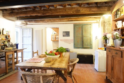 The kitchen table was handmade.  The 6-burner range is by Smeg.  Buon app!