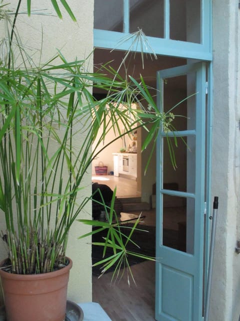 Entrance to sun room.