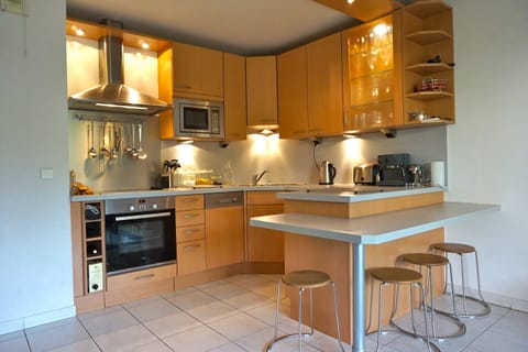 Fully fitted kitchen