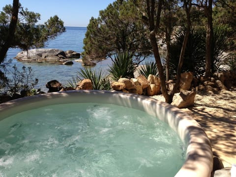 Outdoor spa tub