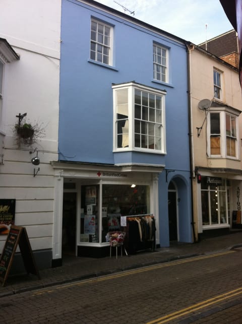 Duplex flat over 2 upper floors above the Red Cross shop on Upper frog Street