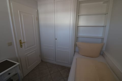 3 bedrooms, in-room safe, iron/ironing board, free WiFi