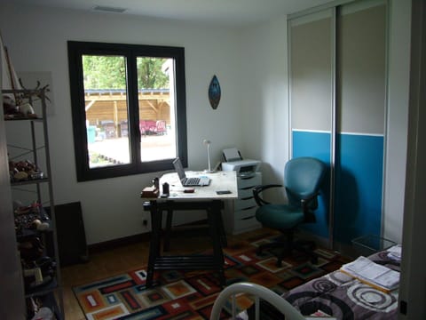 4 bedrooms, in-room safe, desk, iron/ironing board