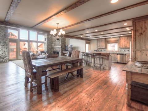 Black Eagle Lodge 25, Dining, 1