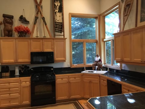 Home features 2 refrigerators, 2 microwaves, 3 coffee makers, & granite counters