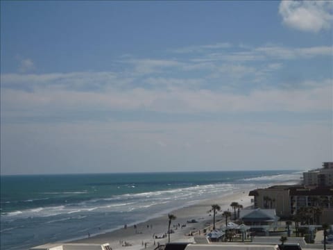 Beach nearby, sun loungers, beach towels