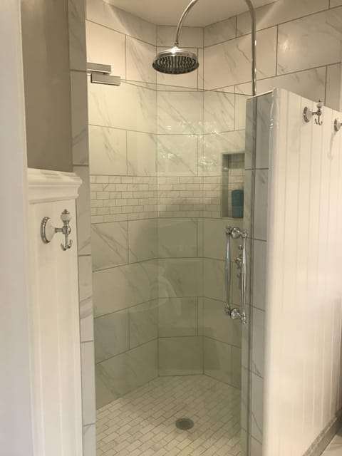 Combined shower/tub, hair dryer, towels, soap