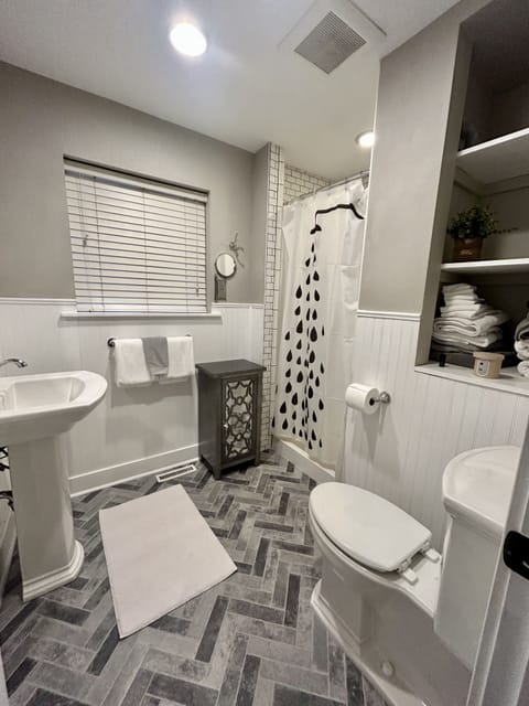 Combined shower/tub, hair dryer, towels, soap