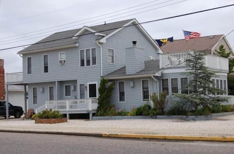 7523 Ocean Dr in South Avalon, NJ
Great for families of all ages. Dogs allowed.