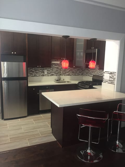 Private kitchen | Fridge, microwave, oven, stovetop