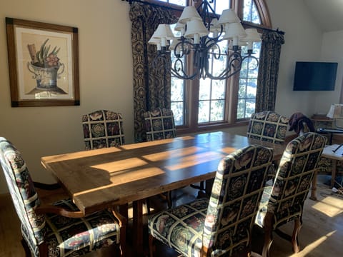 Formal dining room table. Seats up to 8 comfortably 