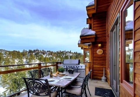 BBQ deck with panoramic top Mountain View